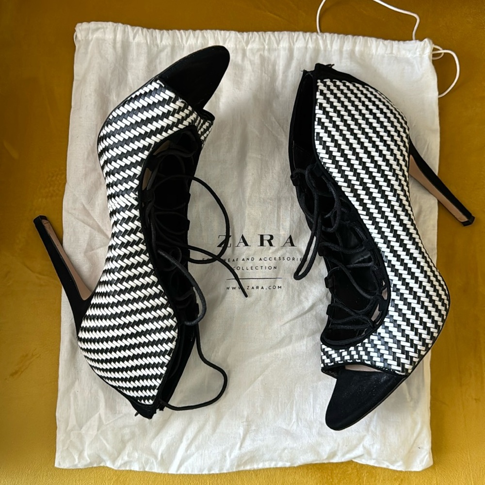 Beautiful Zara Caged Heel Sandal